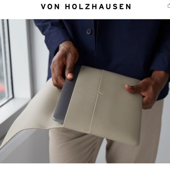 NWT The MacBook Portfolio 13-inch - Picture 4 of 6